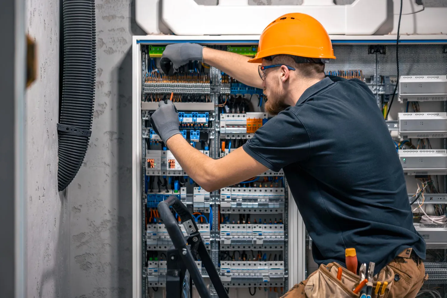 Electromechanical Equipment Installation and Maintenance